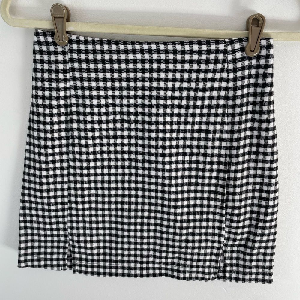 Black and white mini skirt size 7 new without tags by love on a hanger juniors